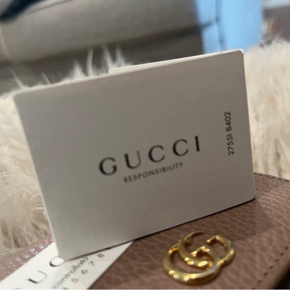 GUCCI Tan Leather Wallet ,excellent condition, 4,5”LX4.24”W - Picture 5 of 10